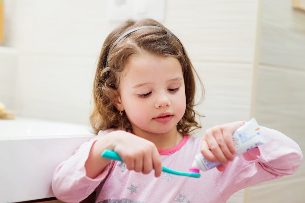 Des dentifrices pour enfants contiennent... du sucre, selon une enquête