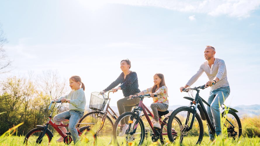 famille en vacances à vélo