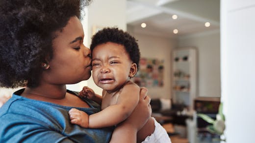 Fatigue, faim, douleur… Comment décrypter les différents pleurs de bébé ?