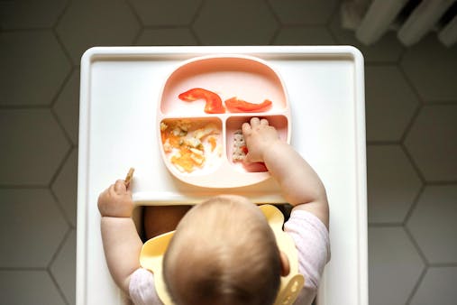 Diversification menée par l'enfant, ou DME : par quels aliments commencer ?