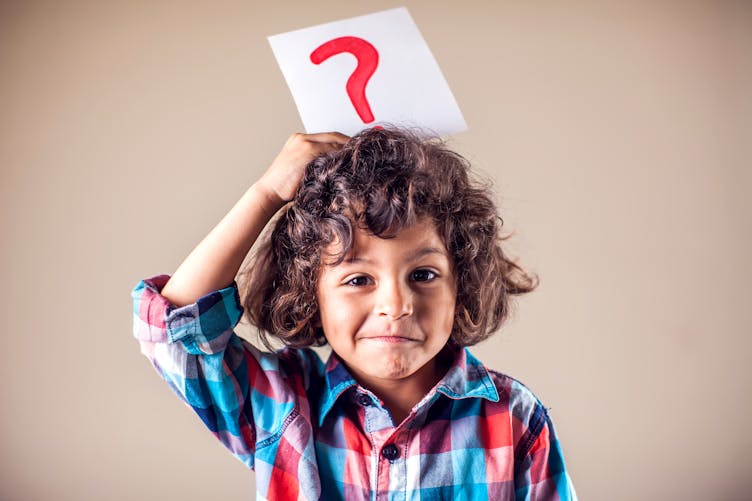 Voici comment bien répondre aux questions de votre enfant selon une psychologue