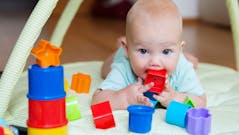 Pourquoi il ne faut jamais donner de jouets en plastique à un bébé selon le docteur Jimmy Mohamed
