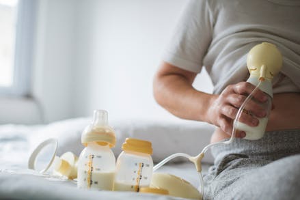 Comment bien réchauffer le lait maternel ?