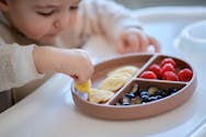 Bébé : comment introduire les fruits rouges dans son alimentation ?