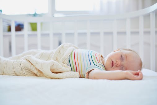 Endormissement autonome : comment aider un bébé à s'endormir tout seul ?