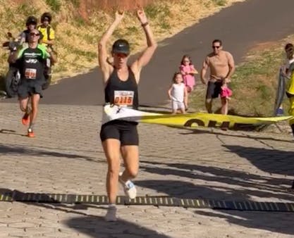 « Marathon Mom » : la vidéo de ce papa qui gâche le marathon de sa femme à deux pas du finish scandalise les internautes