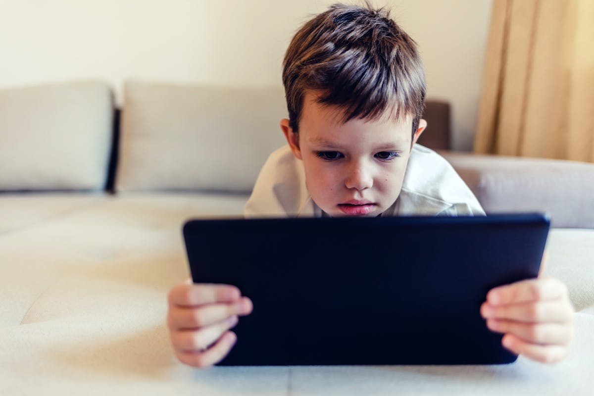 Un enfant sur huit dans le monde est exposé au sexe sur internet selon une  étude | PARENTS.fr