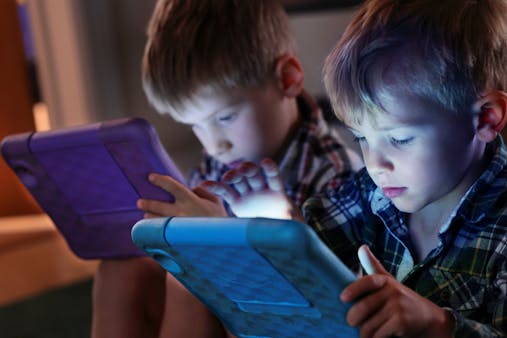 Comment expliquer les dangers des écrans aux enfants ?