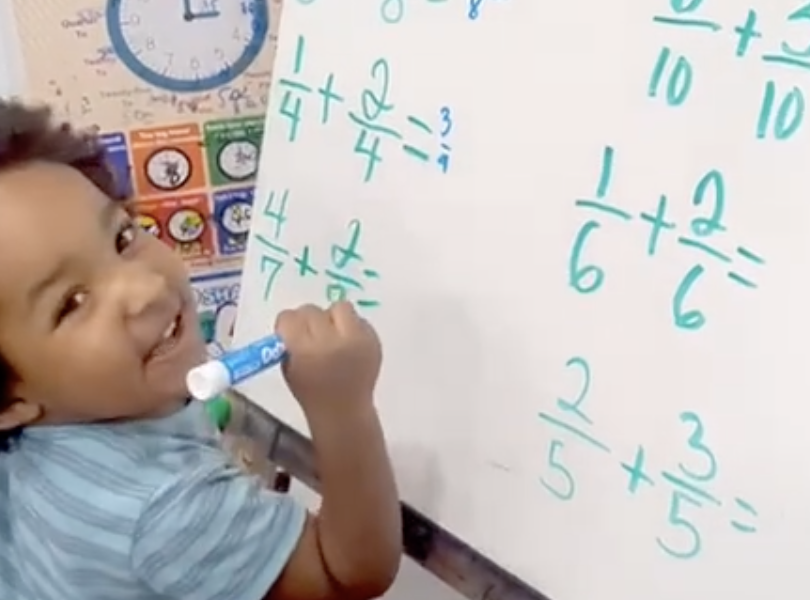 A seulement 2 ans, il résout des équations mathématiques et fait un ...