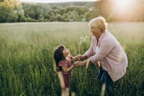 Voici l'impact déterminant des grands-parents dans la vie des jeunes parents selon une étude