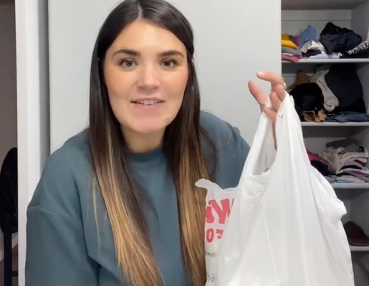 « 17 couches sales qui traînent » : une mère qui ne jette pas les ...