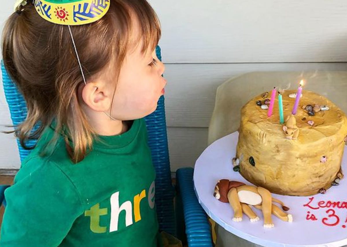 This 3-year-old girl’s morbid birthday cake stuns Internet users