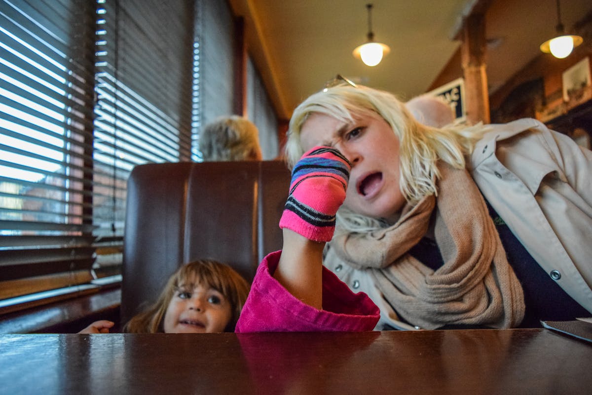 Vie de parent : ces 8 moments où notre enfant nous met la honte