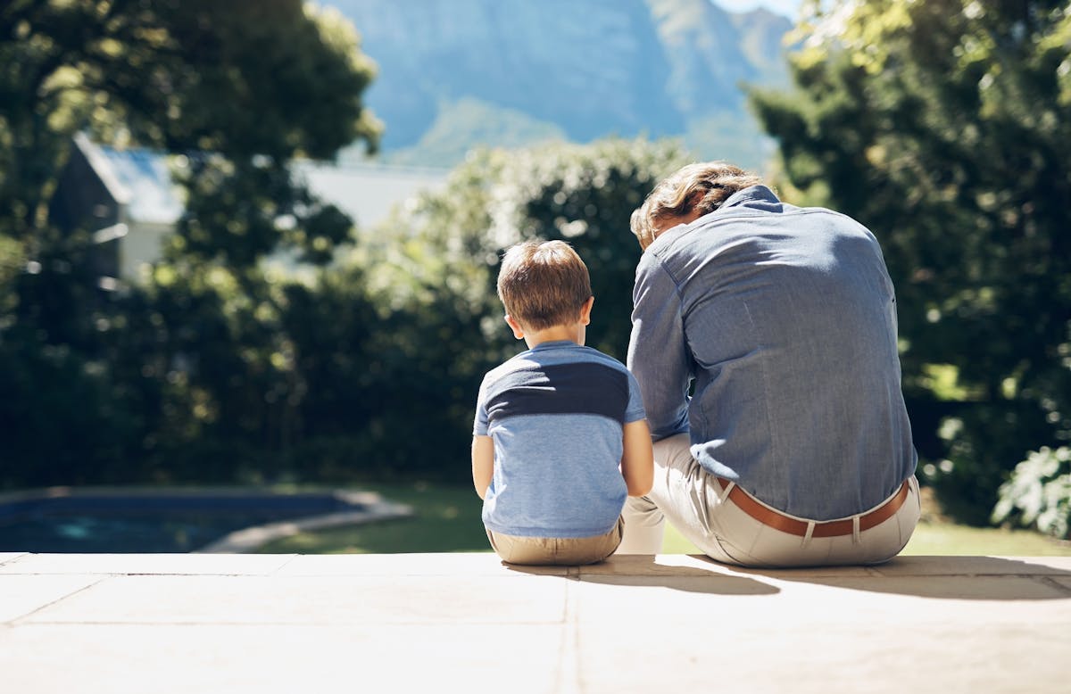 Voici 3 façons d'élever un enfant émotionnellement intelligent selon un psy