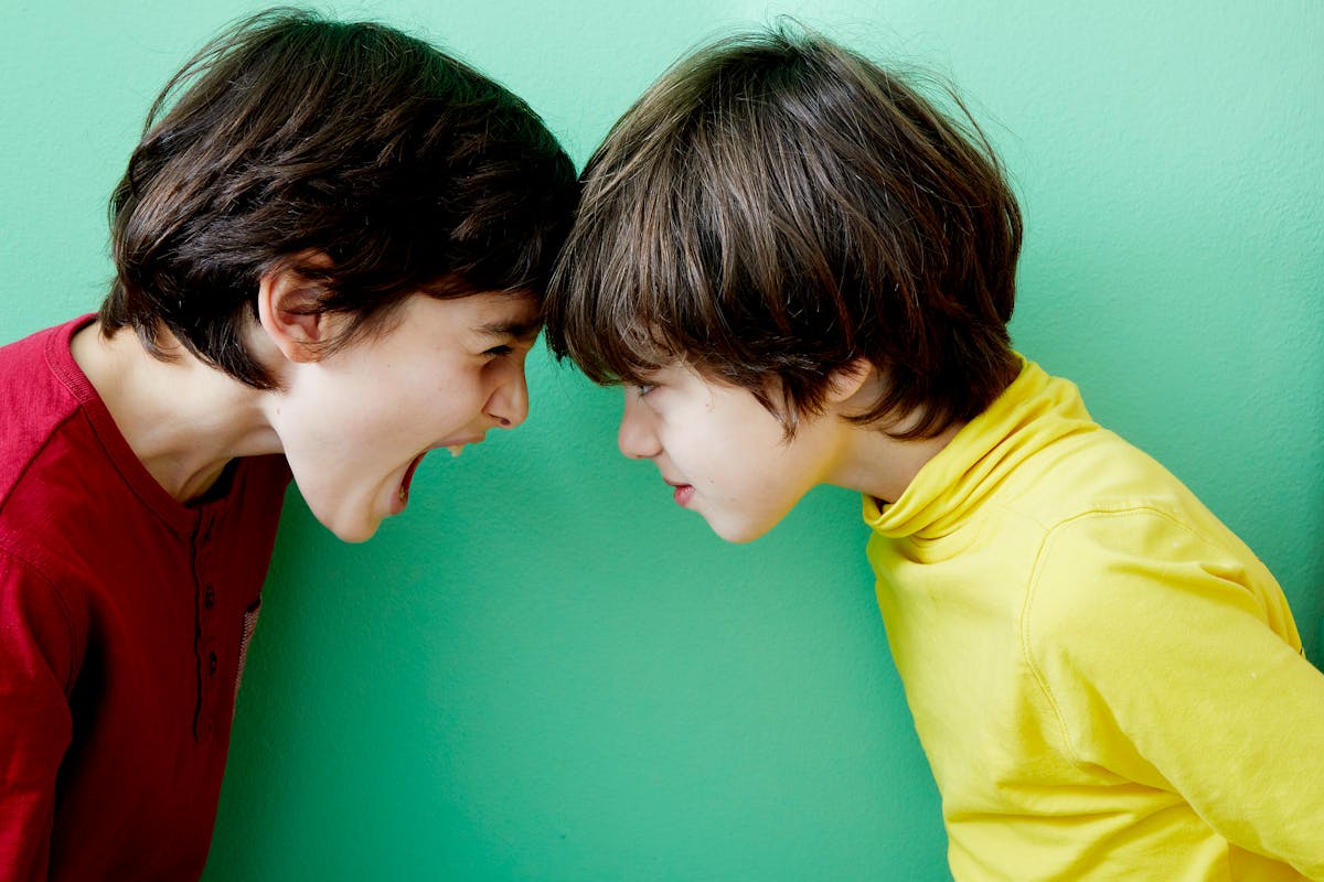 Voici 3 réactions à avoir pour que vos enfants se sentent en sécurité quand ils se disputent avec leurs frères et sœurs selon une thérapeute