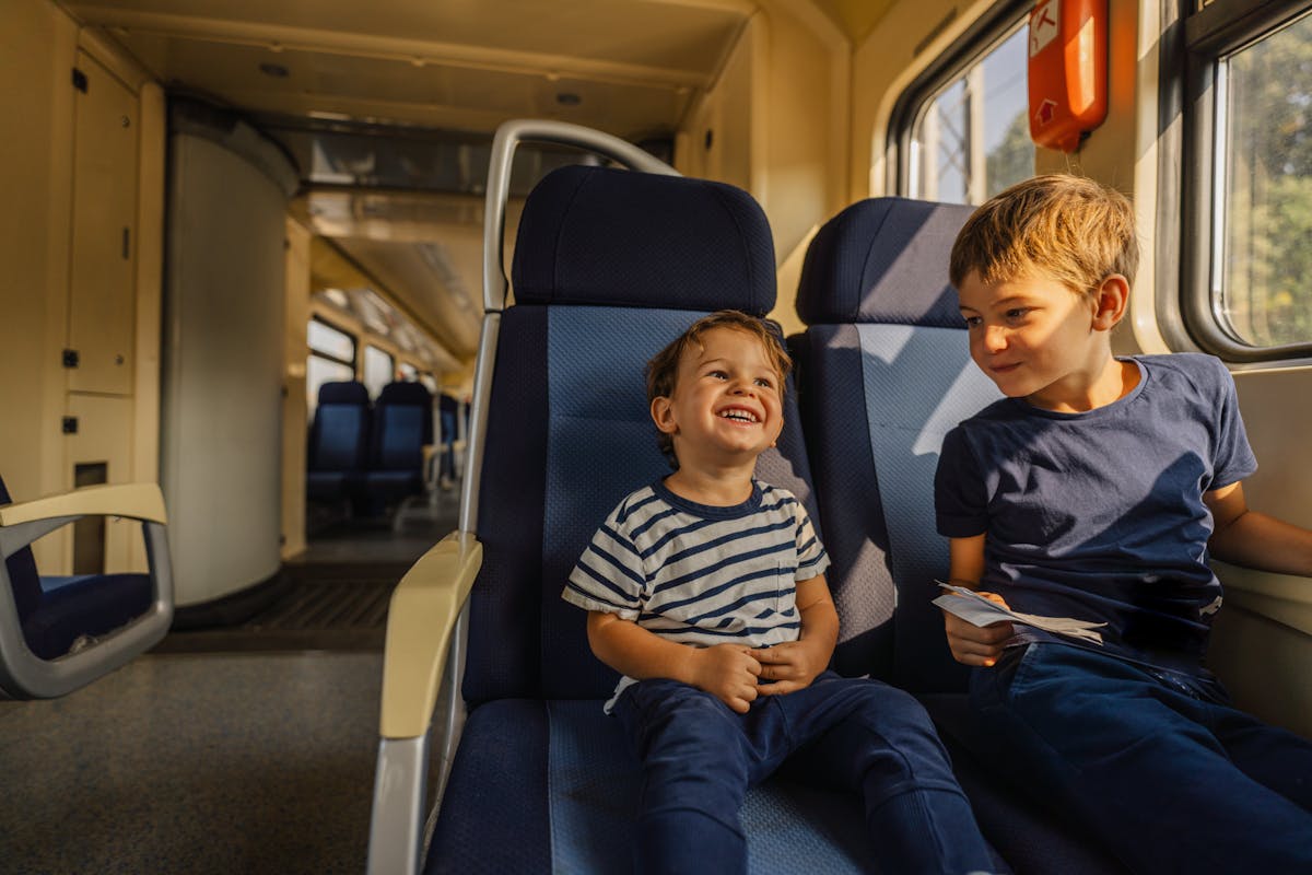À 4 ans, ils s'échappent de l'école et prennent le train