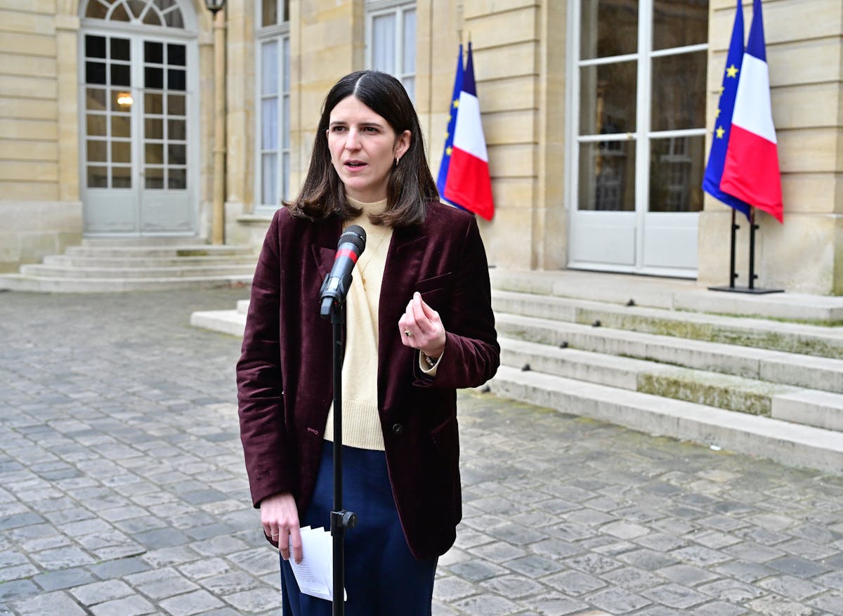 Bientôt un couvre-feu numérique pour les mineurs ? La ministre réagit à la proposition de Gabriel Attal