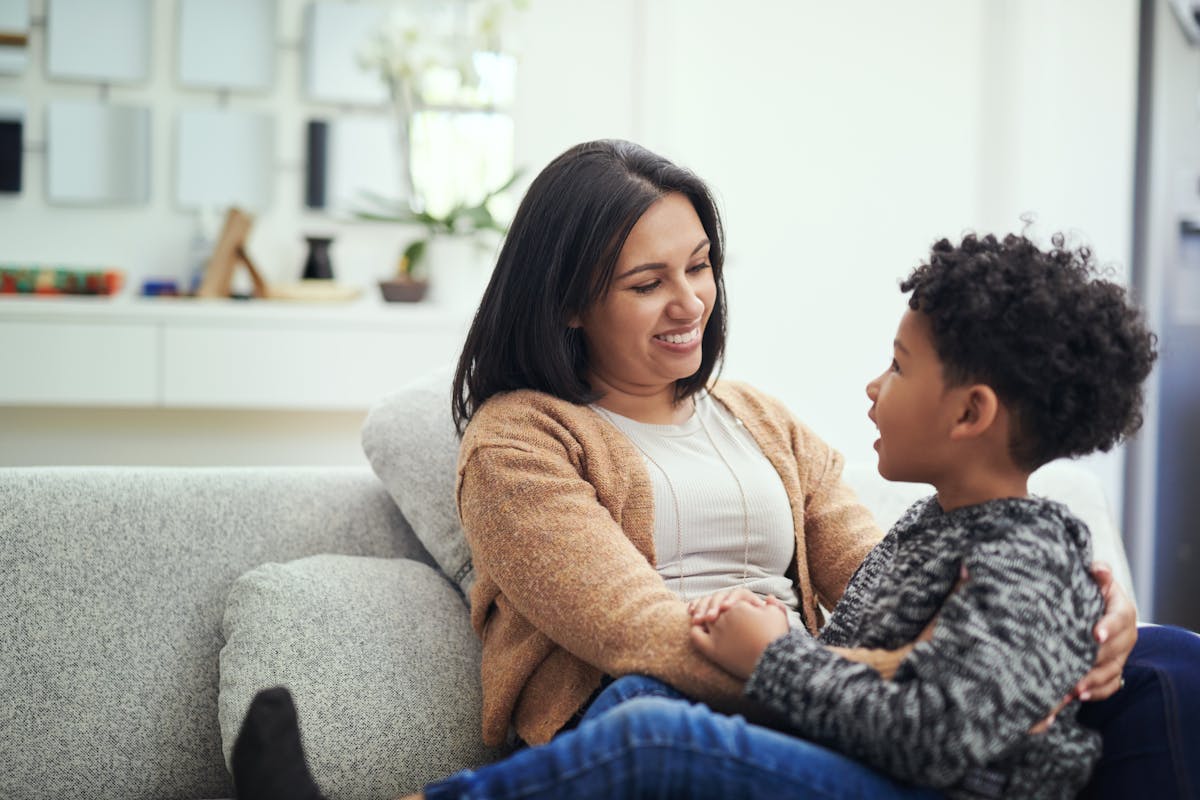 Voici les phrases les plus importantes que votre enfant a besoin d'entendre selon une psy