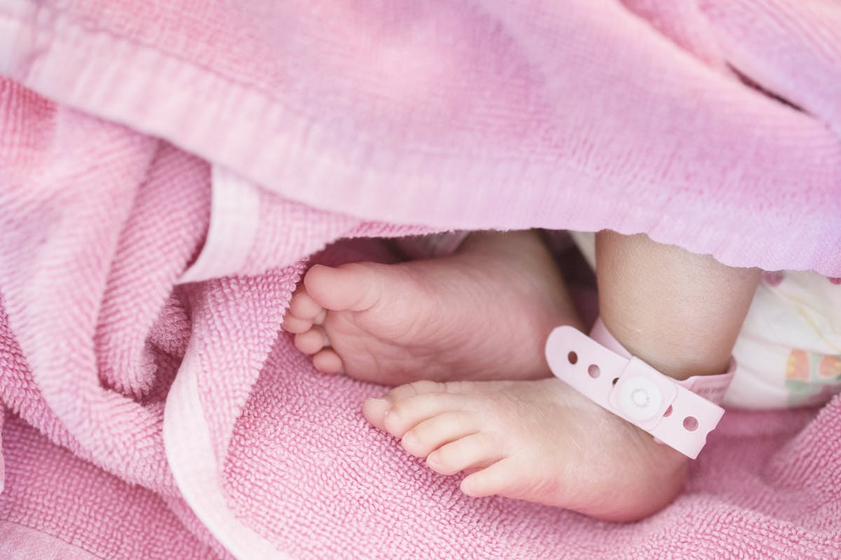 Elle accouche en moins de 20 minutes dans son salon !