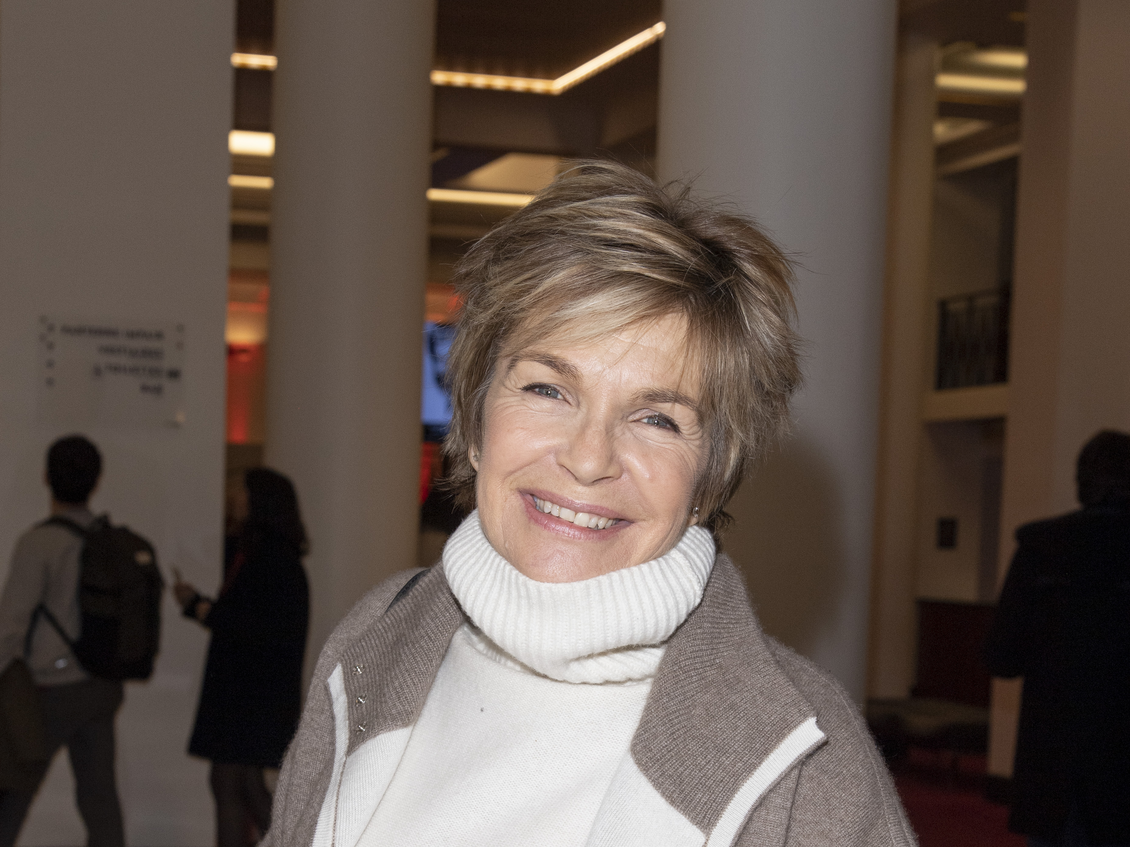 Véronique Jannot maman à 68 ans : ses confidences inédites sur Migmar, son  fils adoptif | Parents.fr