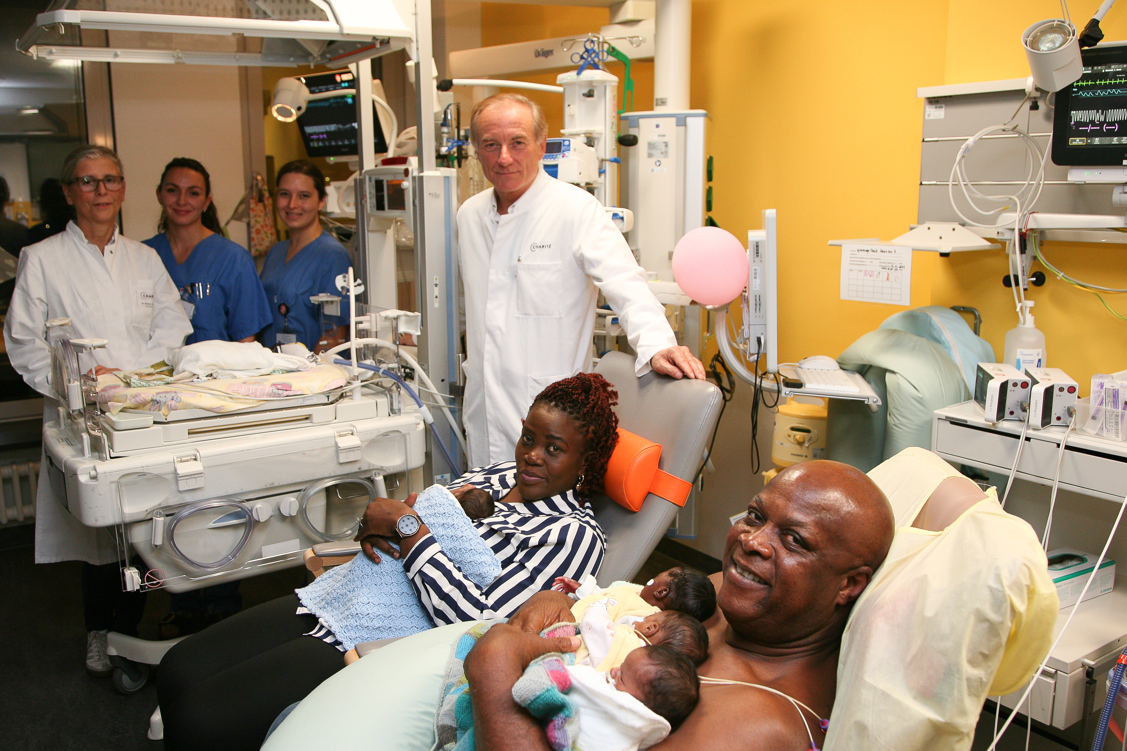 Accouchement exceptionnel : elle met au monde des quintuplés à 28 semaines de grossesse, 25 soignants mobilisés