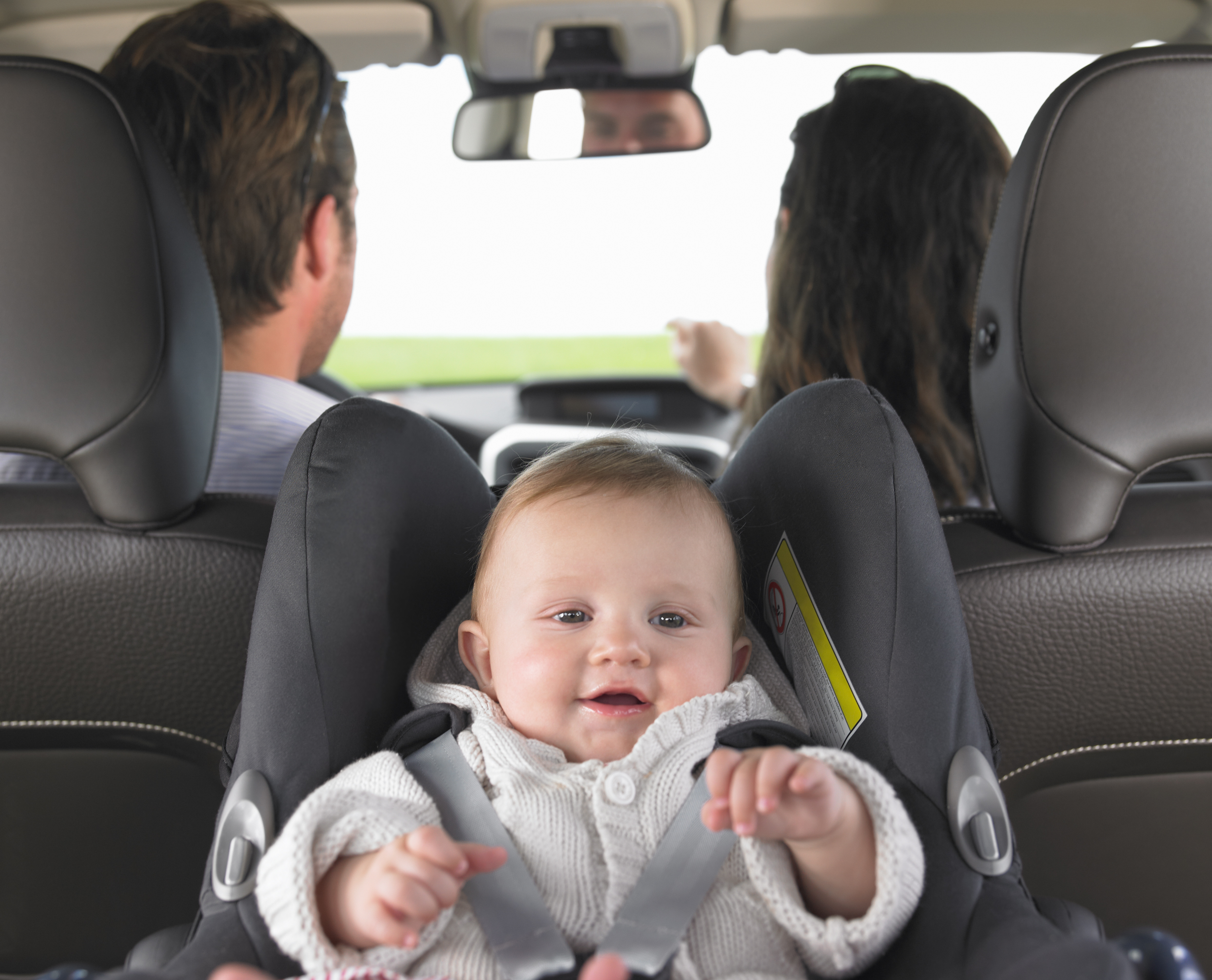 Pourquoi il ne faut pas laisser son enfant avec son manteau dans le siège-auto ?
