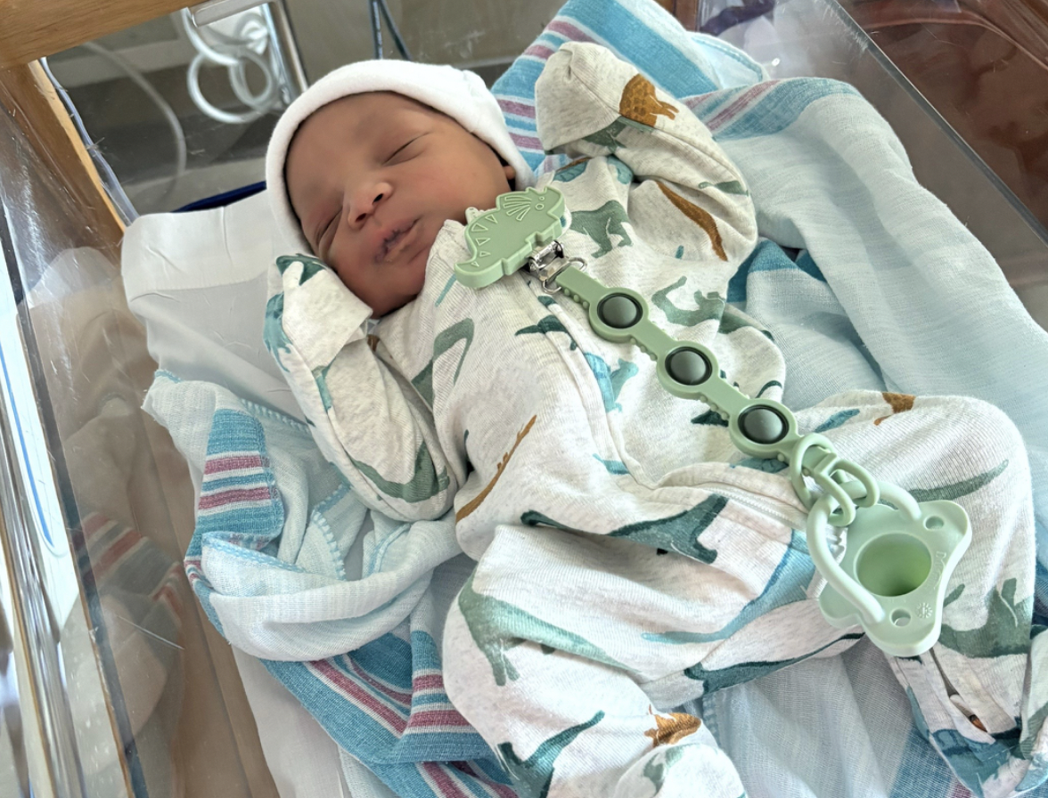 Grossesse cryptique : elle découvre sa grossesse aux urgences et choisit un prénom très symbolique pour son bébé