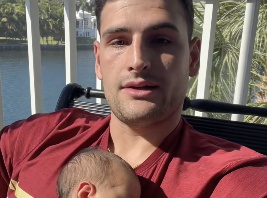 La vidéo de ce papa sur le post-partum fait le tour du web : certains seraient bien inspirés de l'écouter !