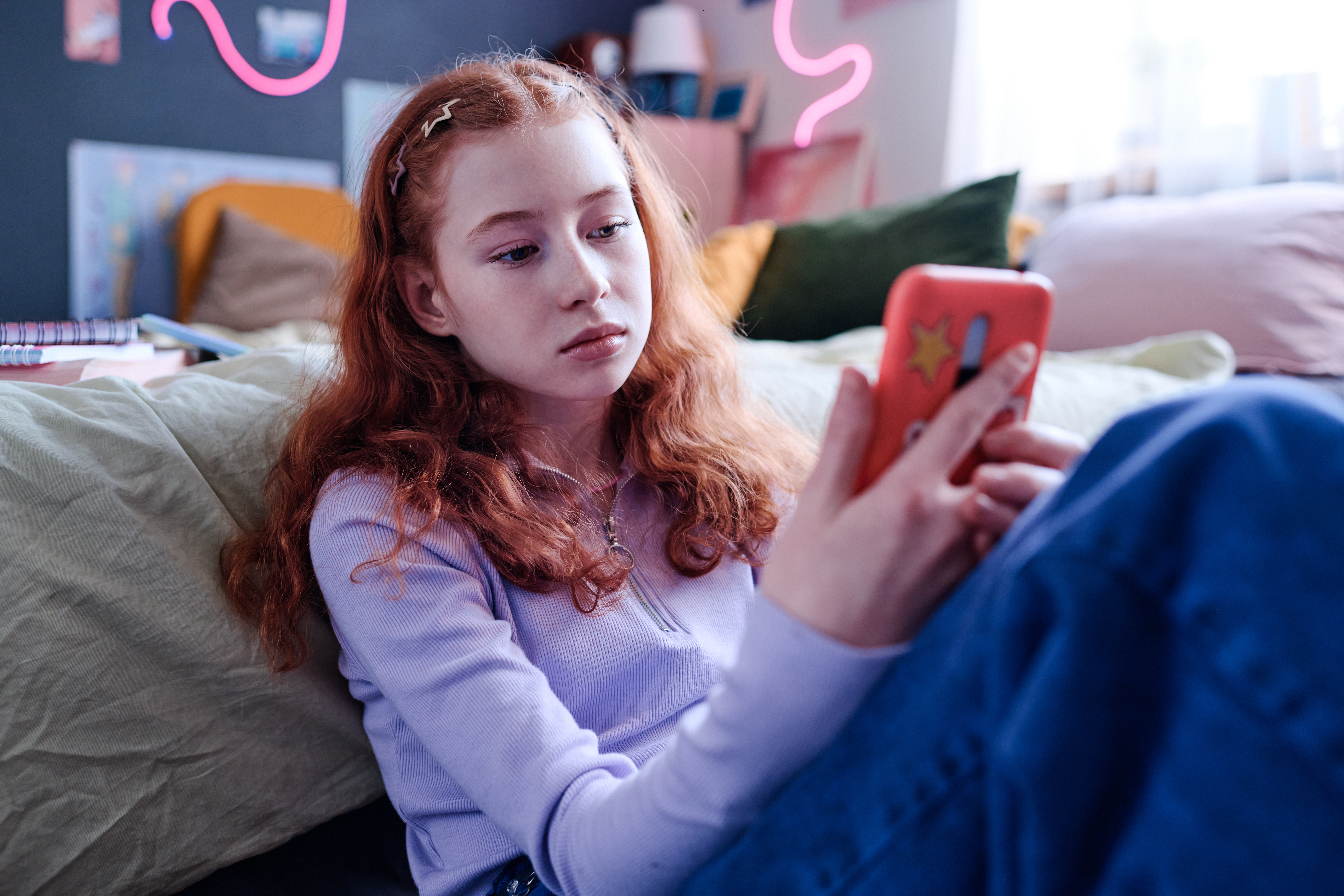 Faut-il interdire les réseaux sociaux aux moins de 15 ans ?