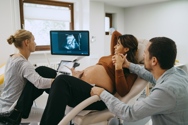 Jumeau caché : peut-on vraiment passer à côté d'un embryon à l'échographie ?