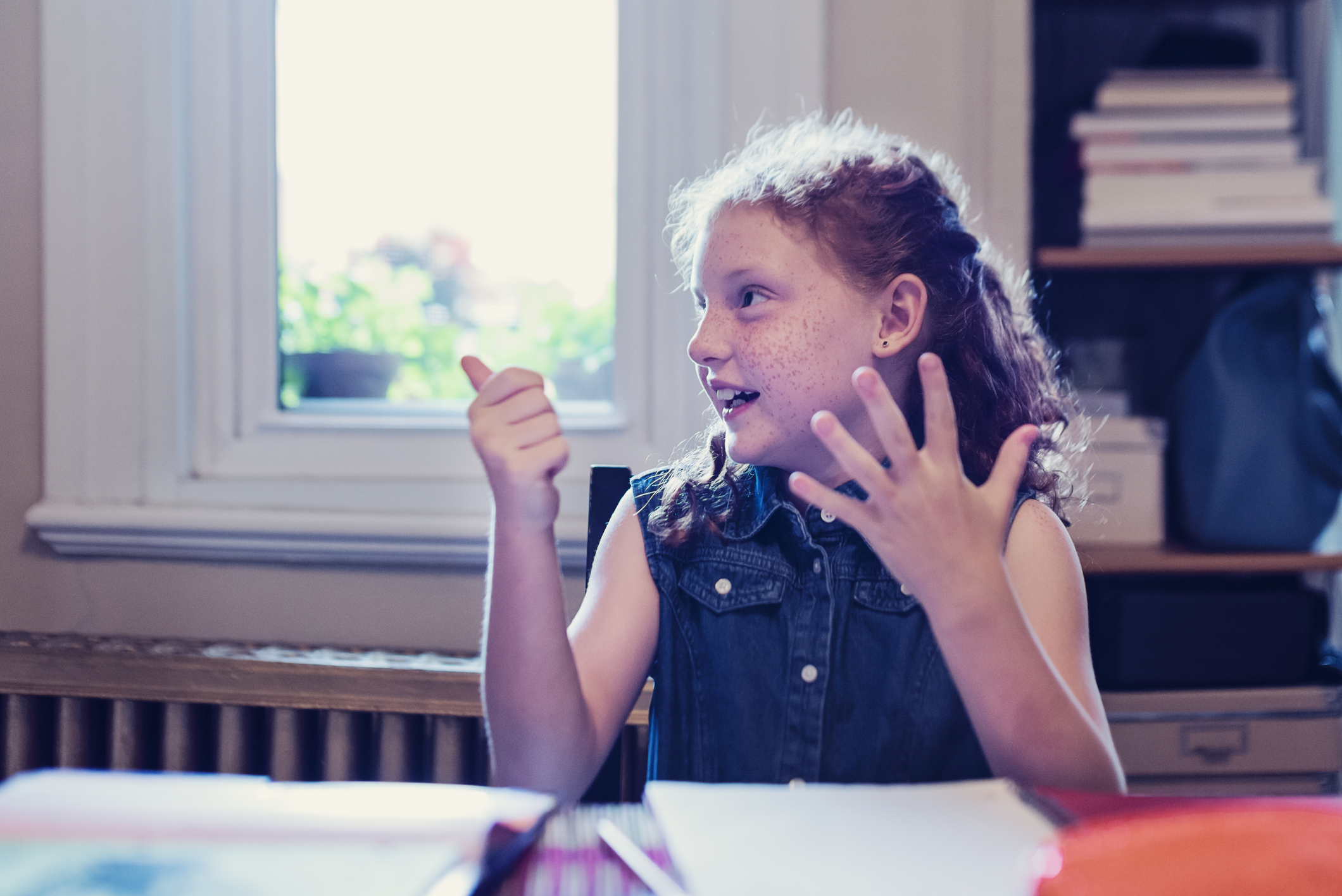 Laisser les enfants compter sur leurs doigts favorise la résolution des calculs mentaux d'après une étude suisse