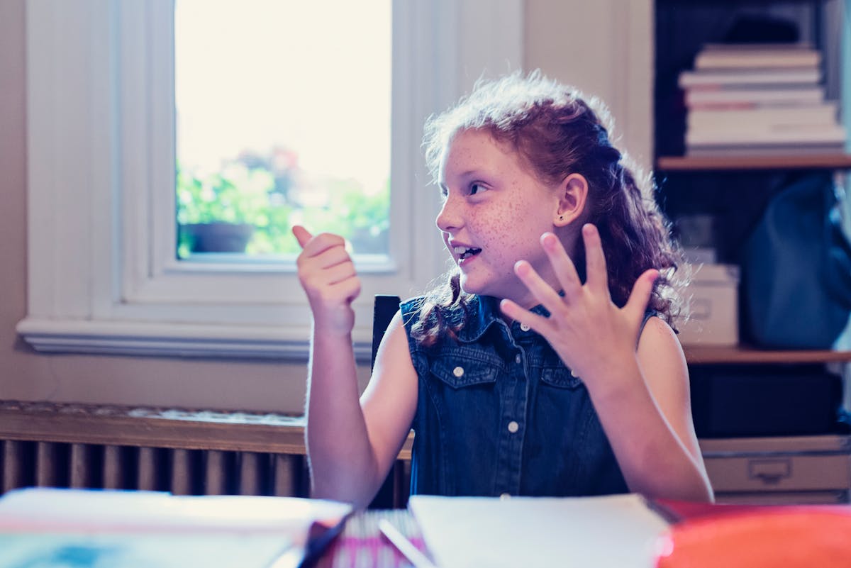 Laisser les enfants compter sur leurs doigts favorise la résolution des calculs mentaux d'après une étude suisse