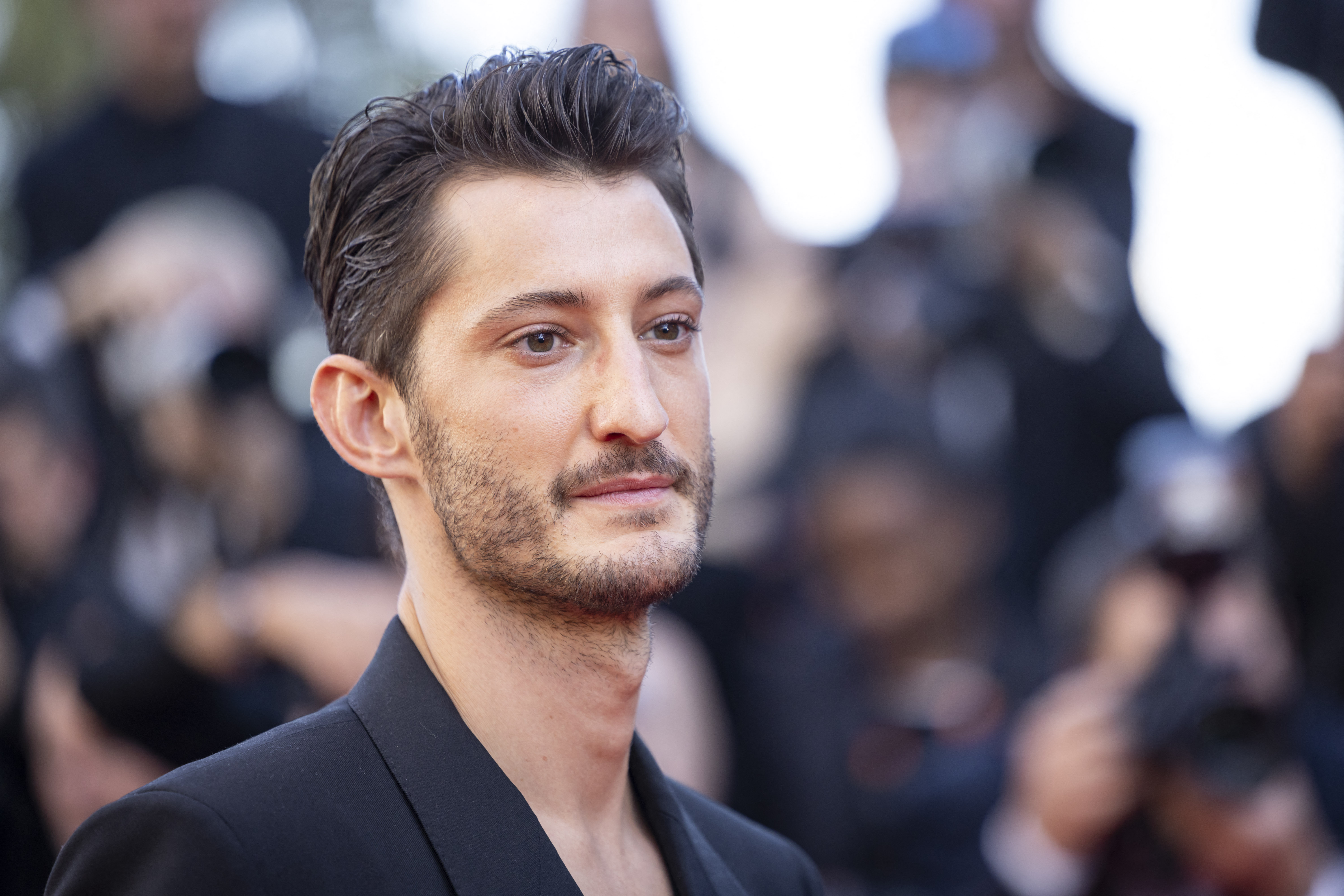 Pierre Niney papa : cette règle d'éducation héritée de ses parents qu'il transmet à ses enfants
