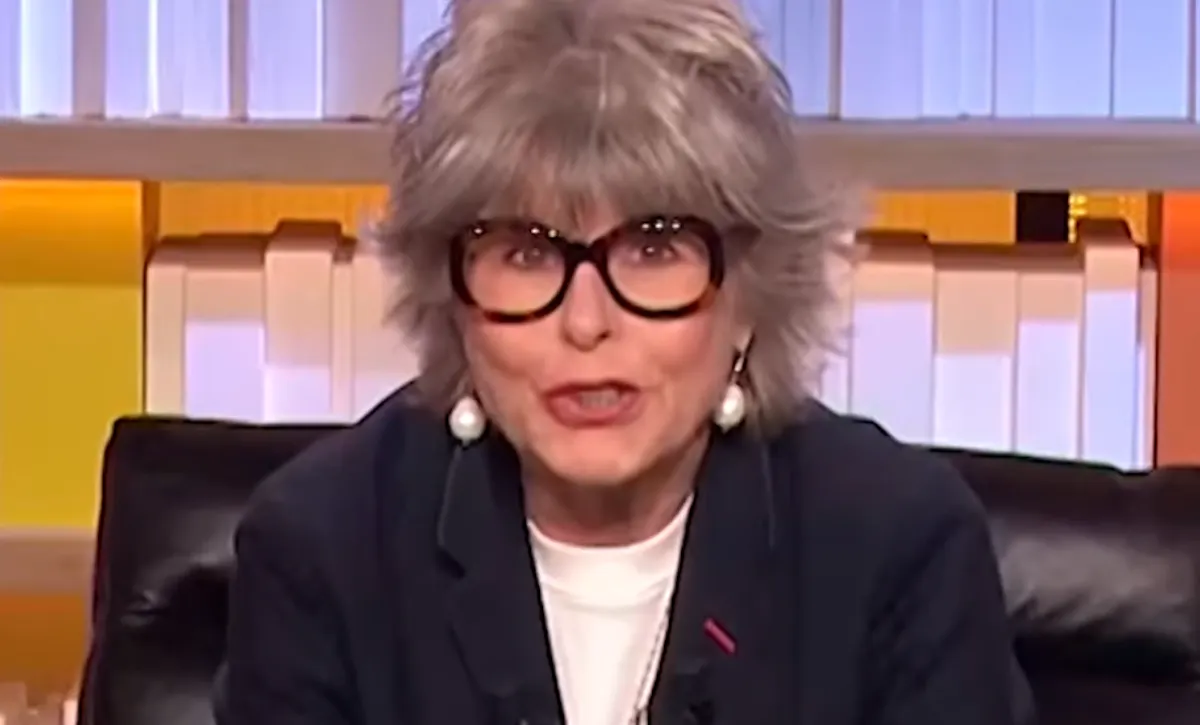 “J’avais 12 ans” : Katherine Pancol revient sur le viol qu’elle a subi enfant