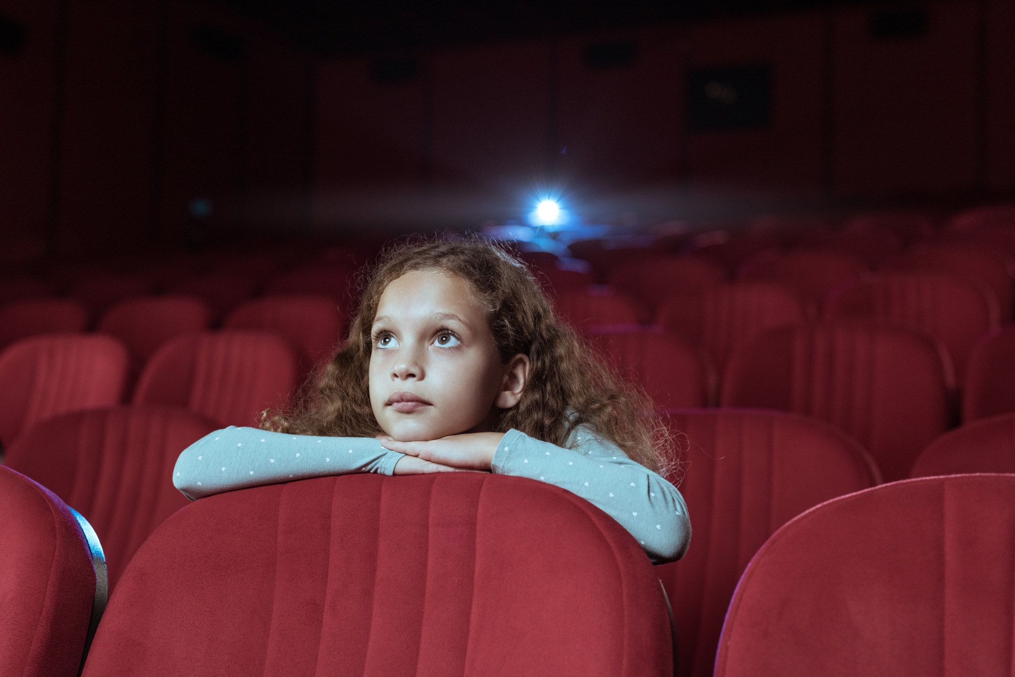 Voici la place idéale au cinéma pour votre enfant selon une spécialiste du jeune public