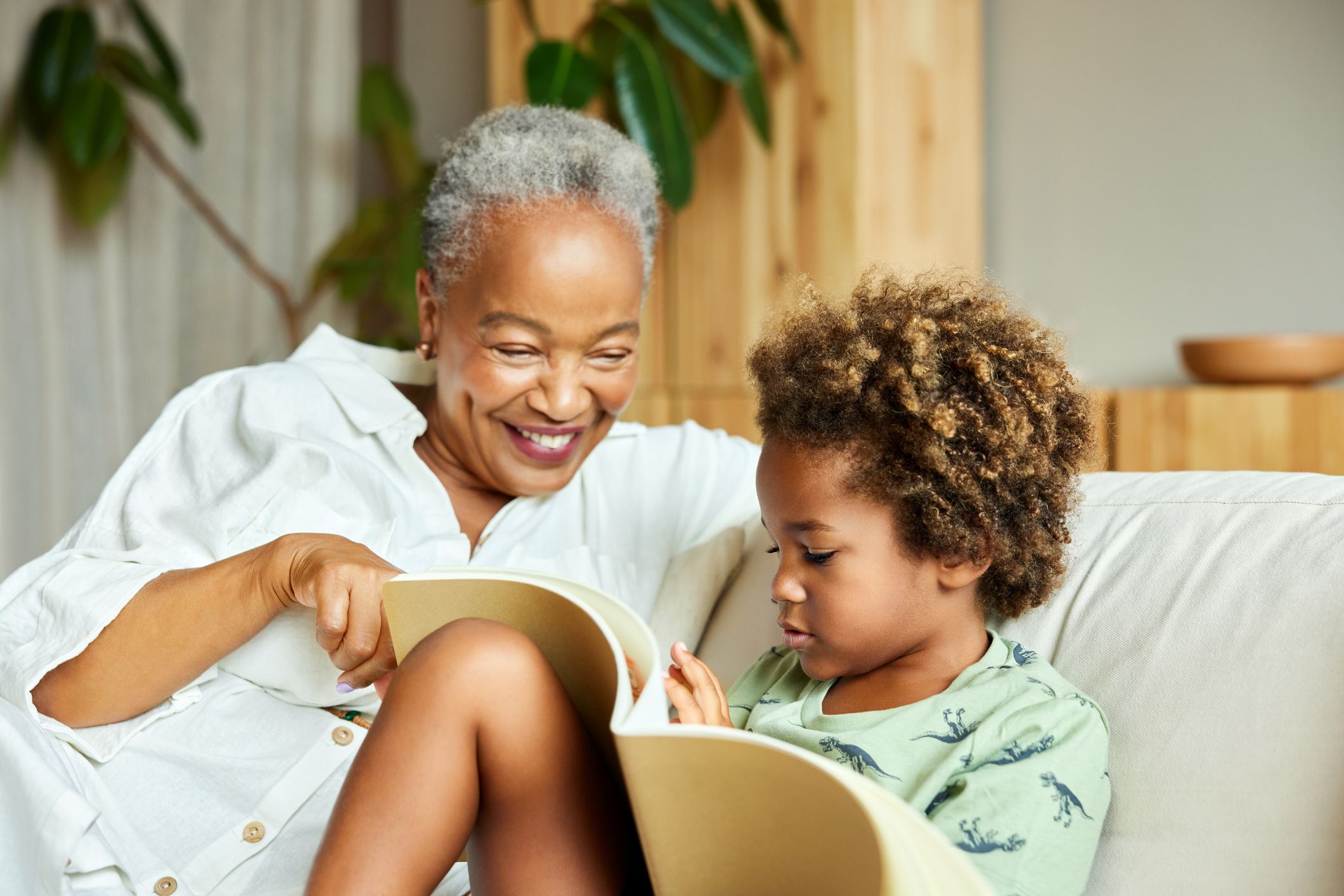 Pourquoi les enfants se confient parfois plus facilement à leurs grands-parents qu’à leurs parents