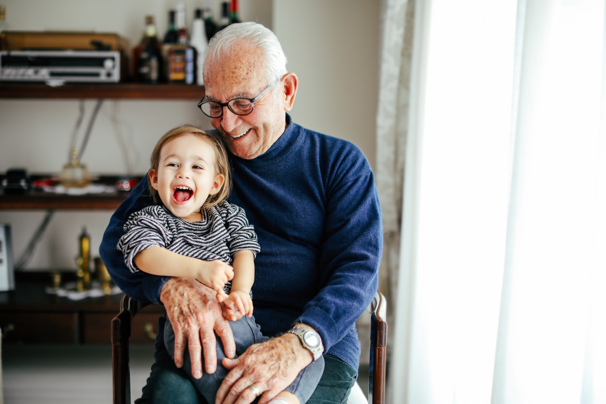 Les grands-parents qui créent un lien fort avec leurs petits-enfants utilisent souvent ces 3 phrases