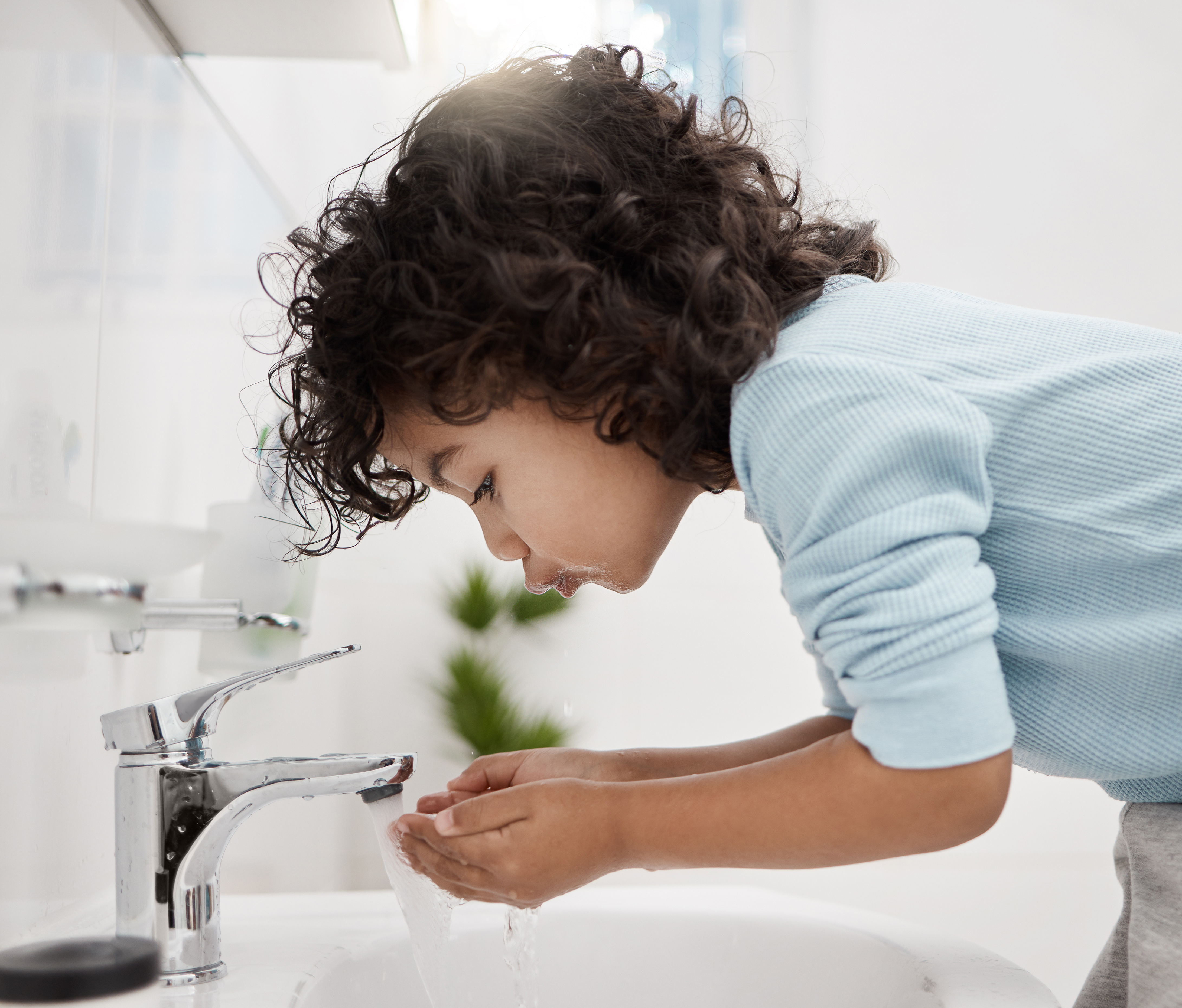 Canicule : il ne faut plus boire l'eau du robinet à partir de cette température selon les autorités
