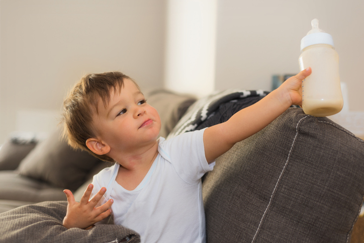 À quel âge remplacer le lait infantile ?