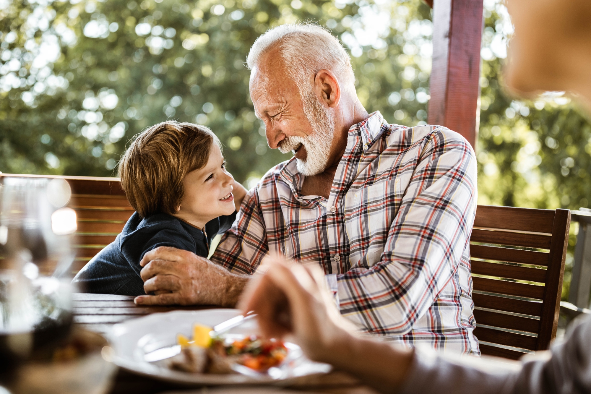 Ces 3 choses que les grands-parents devraient éviter de dire sur le corps d’un enfant