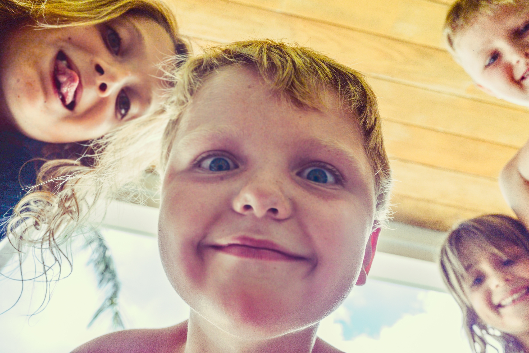 Séparer les fratries pendant les vacances, bonne ou mauvaise idée ? L’avis du psy et des parents