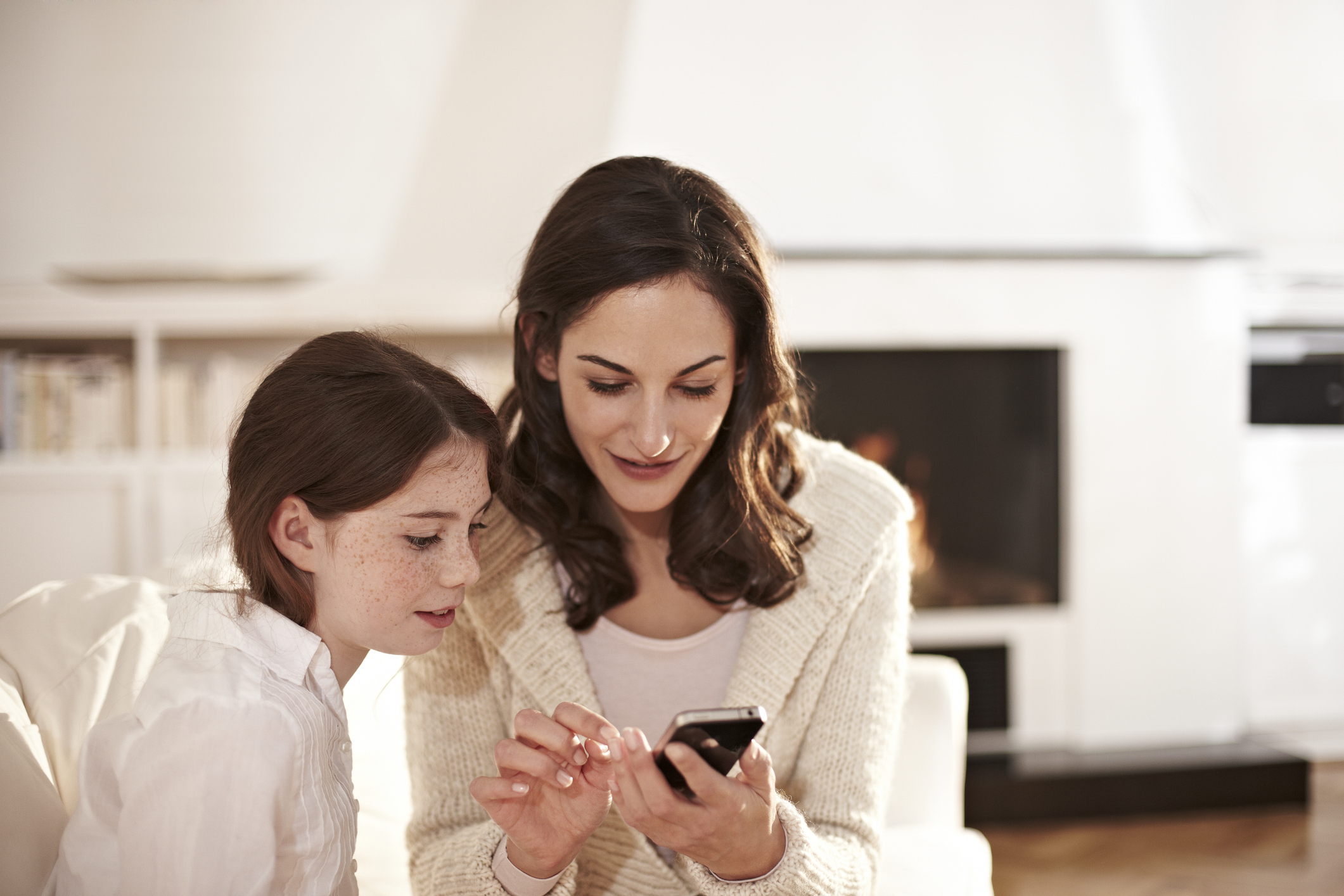 Téléphone portable : quand l'usage excessif des parents inquiète les ados