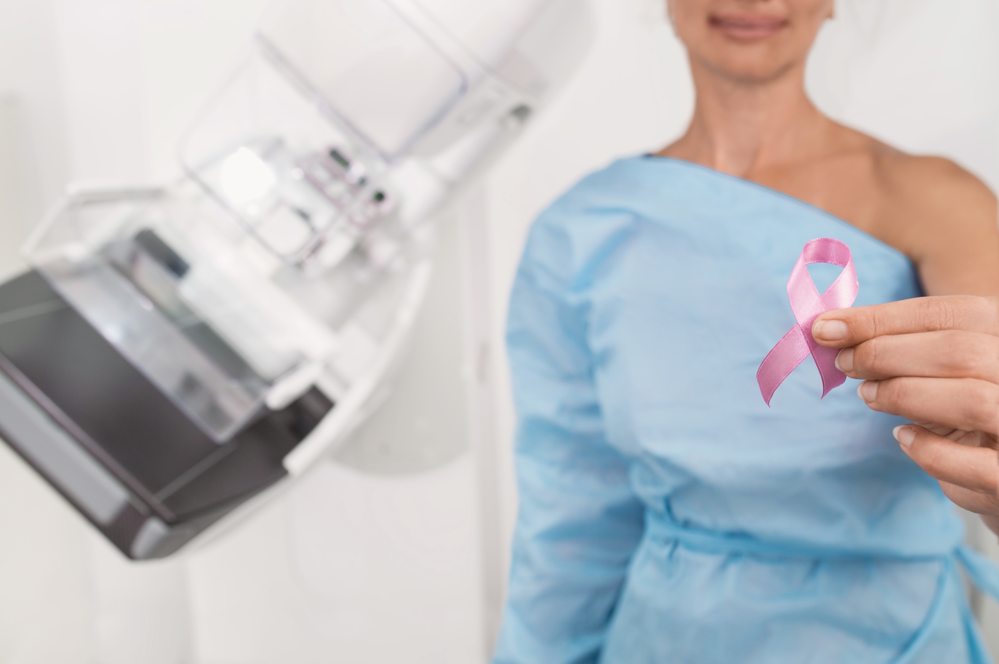 Cancer du sein : cette maman bénéficie d'une première médicale avec une mastectomie robotisée préservant le mamelon