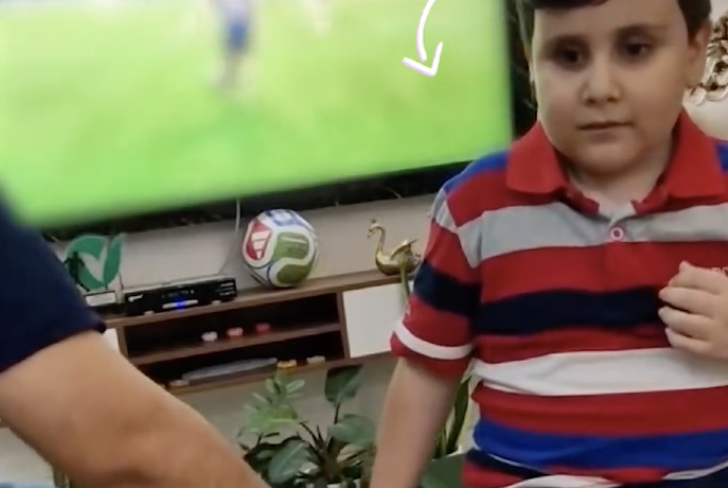 Coupe du monde : ce père a eu une idée géniale pour faire vivre les matchs à son fils aveugle