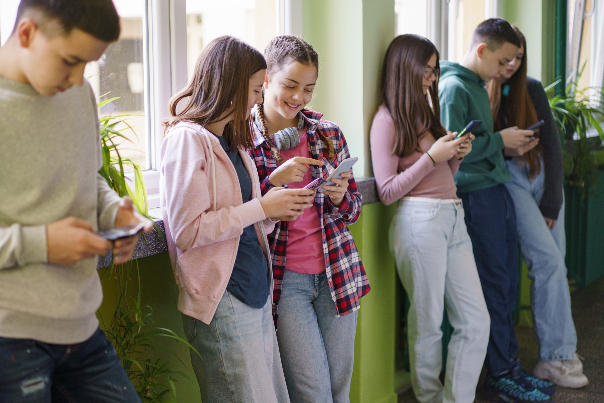 La loi sur l’interdiction des réseaux sociaux aux moins de 15 ans est votée : voici comment elle sera appliquée dès la rentrée
