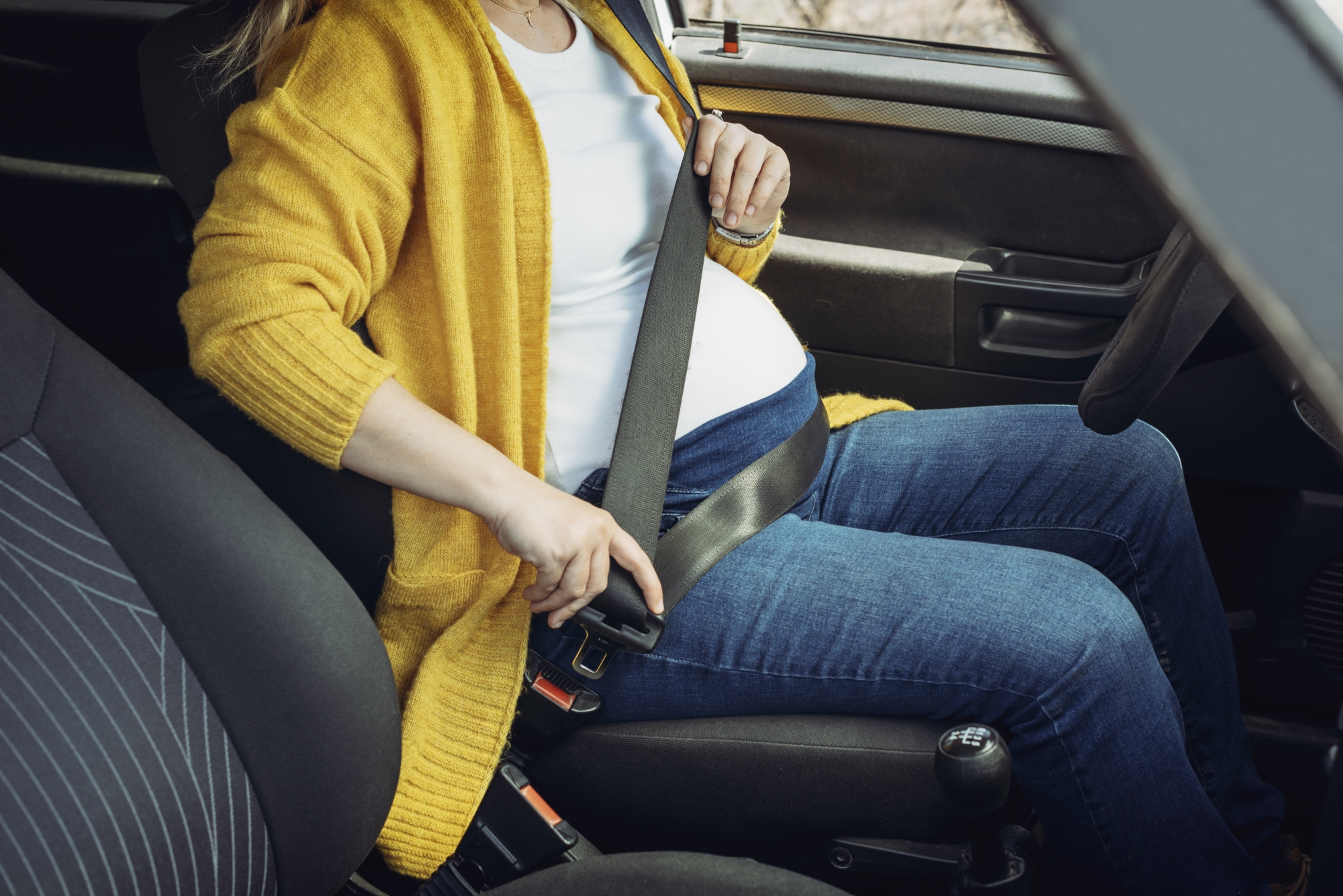 Enceinte, portez-vous correctement votre ceinture de sécurité ? 9 femmes sur 10 n’y parviennent pas selon une étude