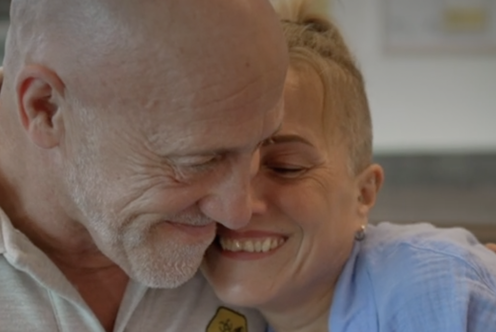 Adopté lorsqu’il était bébé, il découvre que sa meilleure amie est en réalité sa sœur