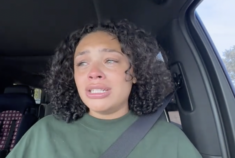 Enceinte de 39 semaines, la femme d’un célèbre joueur de football américain raconte son accident très gênant dans un supermarché