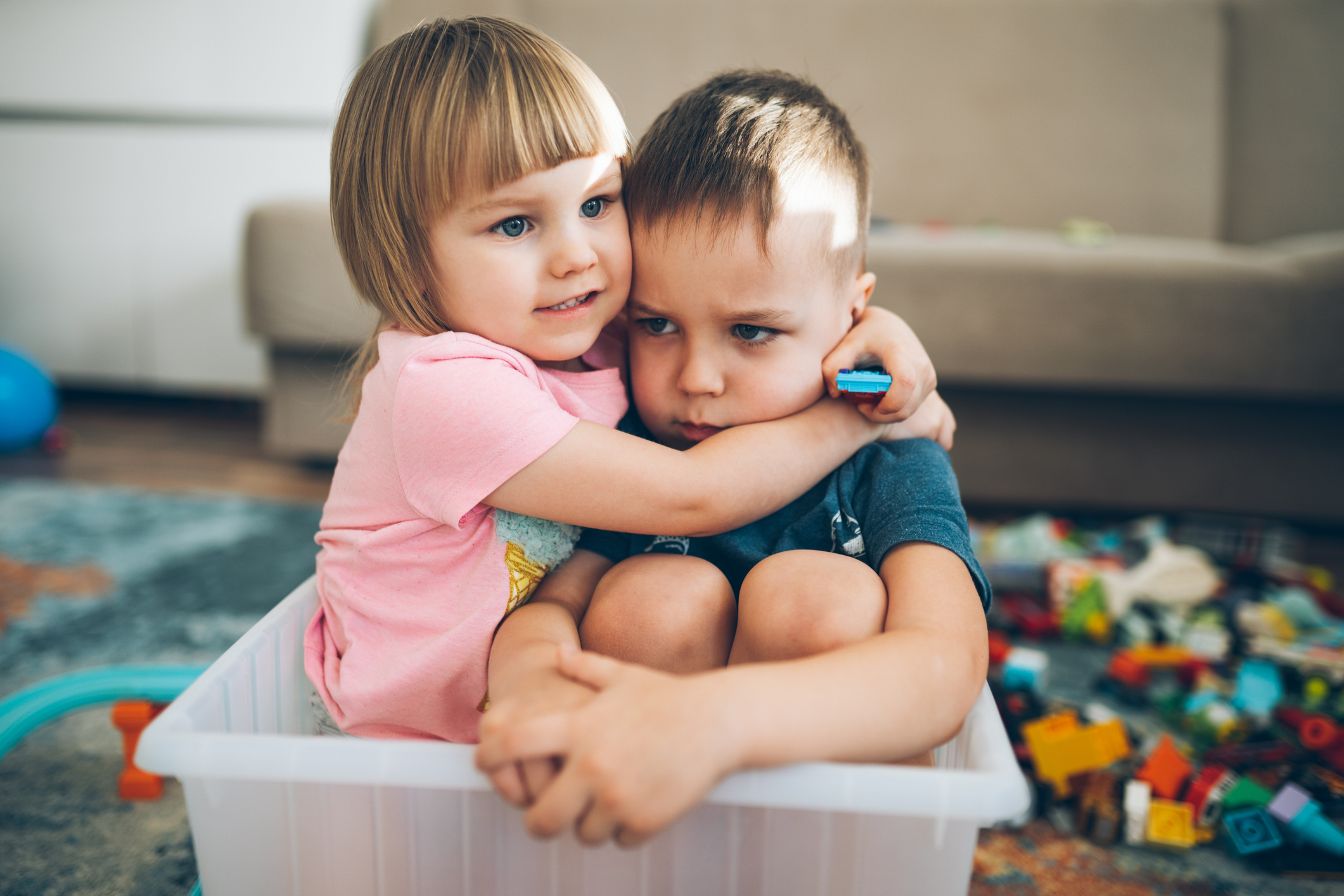 Les 7 phrases à dire à un enfant jaloux de son petit frère ou sa petite sœur