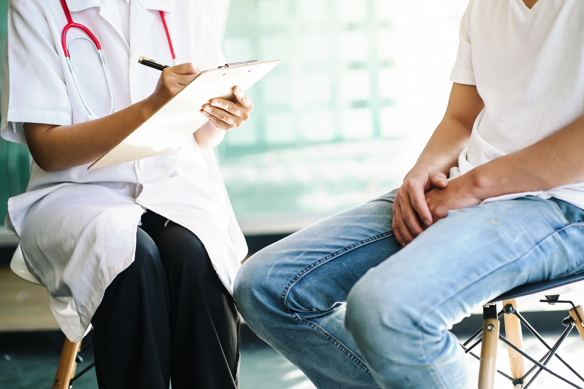 « On m’a dit que j’avais castré mon mec » : ce couple raconte le choix de la vasectomie après deux enfants